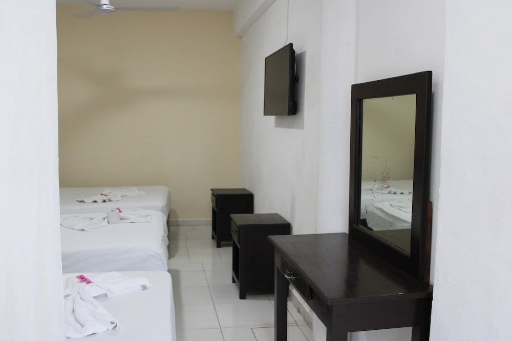 OYO Hotel Colibri Standard Room, 2 Double Beds 6