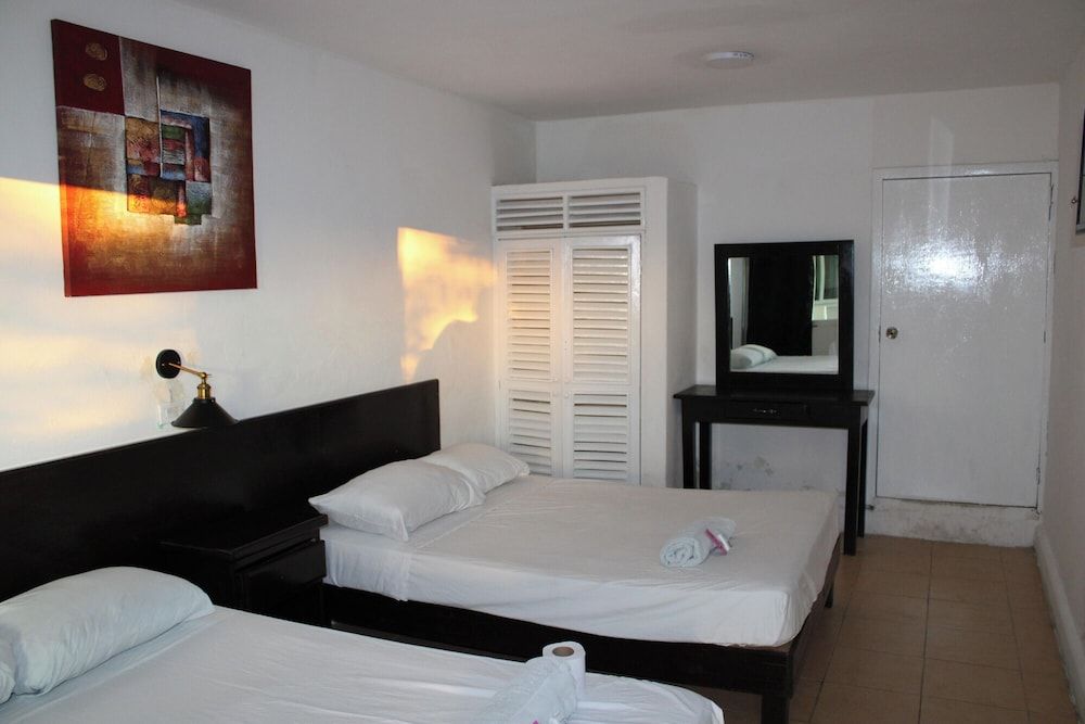 OYO Hotel Colibri Standard Room, 2 Double Beds 4