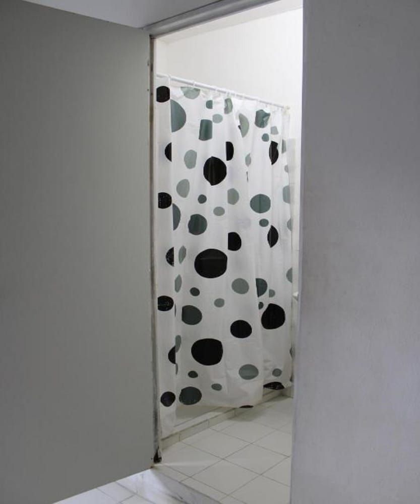 OYO Hotel Colibri Standard Room, Multiple Beds 6