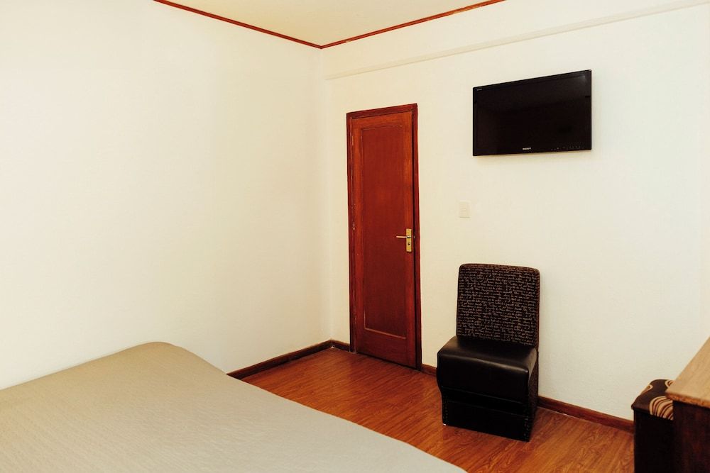 Hotel Rex Room, 1 King Bed (No air conditioning) 5