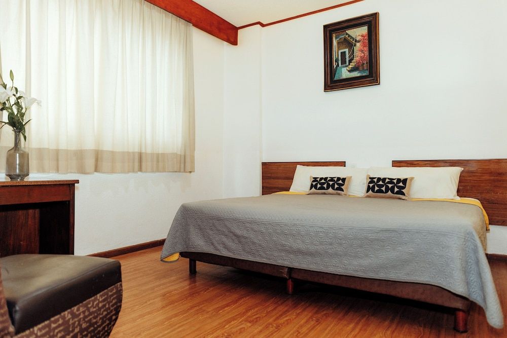 Hotel Rex Room, 1 King Bed (No air conditioning) 4