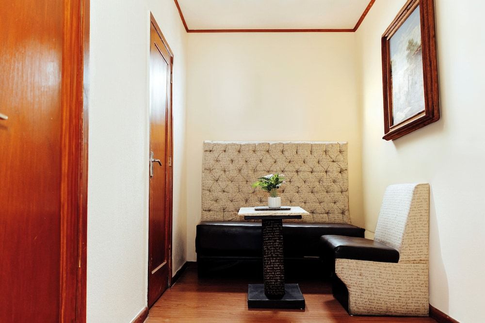 Hotel Rex Room, 1 King Bed (No air conditioning) 3