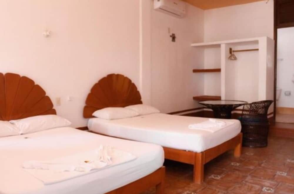 Hotel y Bungalows Acuario Standard Room, 2 Double Beds, Garden Area 4