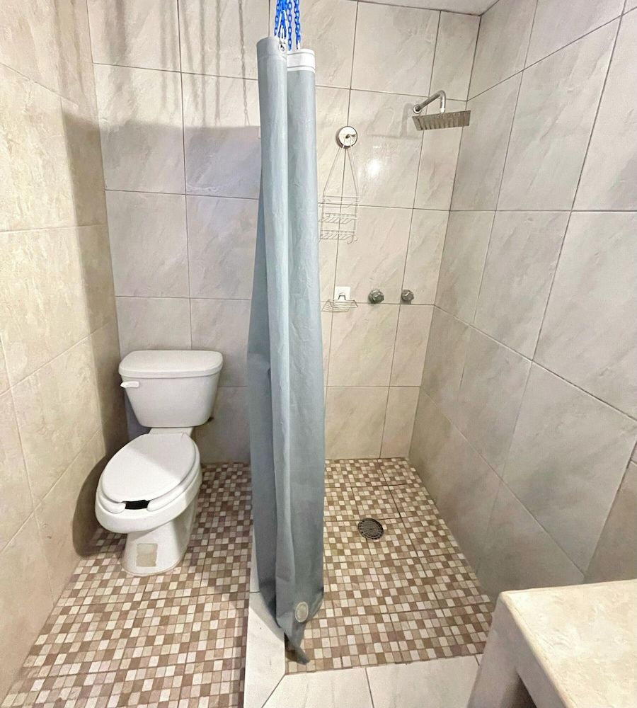 OYO Hotel Zihuatanejo Malibu Standard Studio, Multiple Beds 6