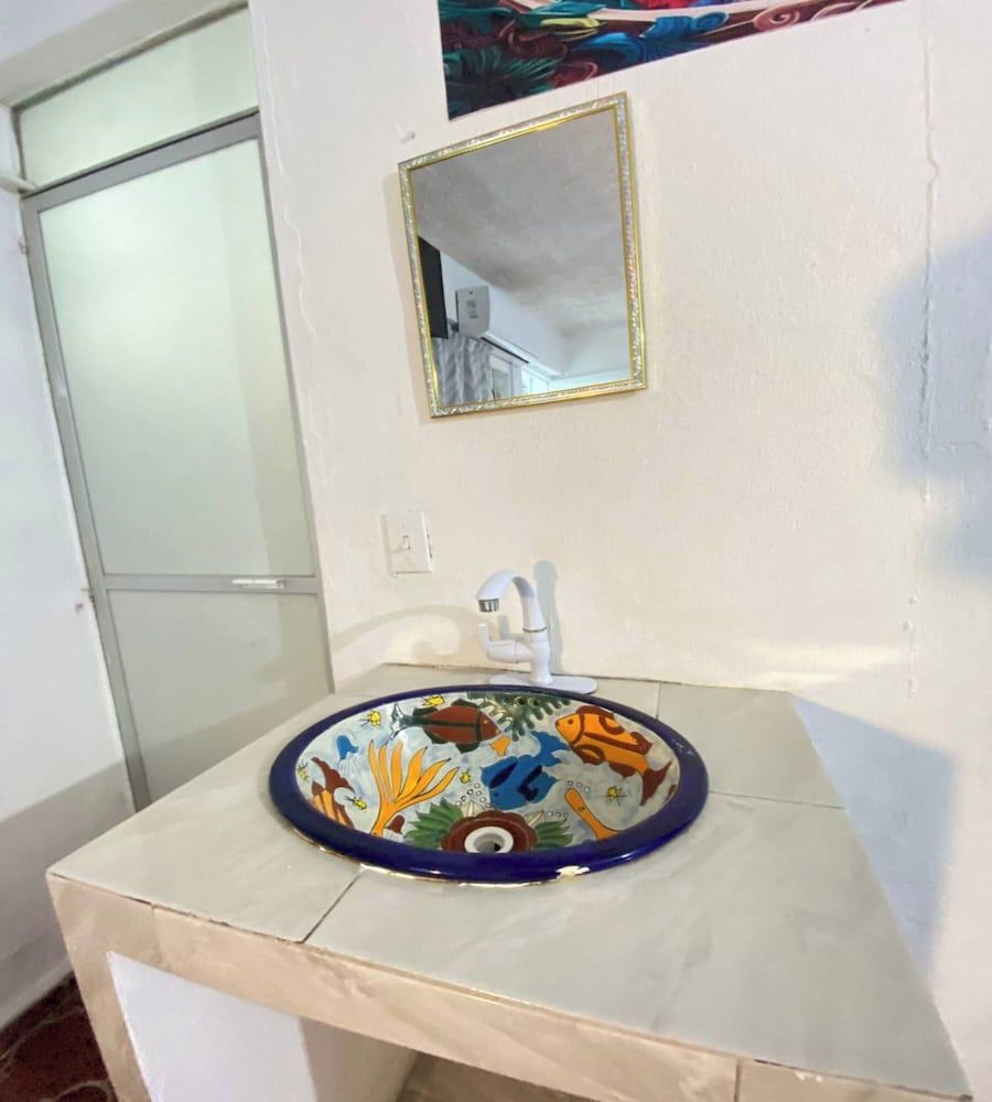 OYO Hotel Zihuatanejo Malibu Standard Triple Room, Multiple Beds 5