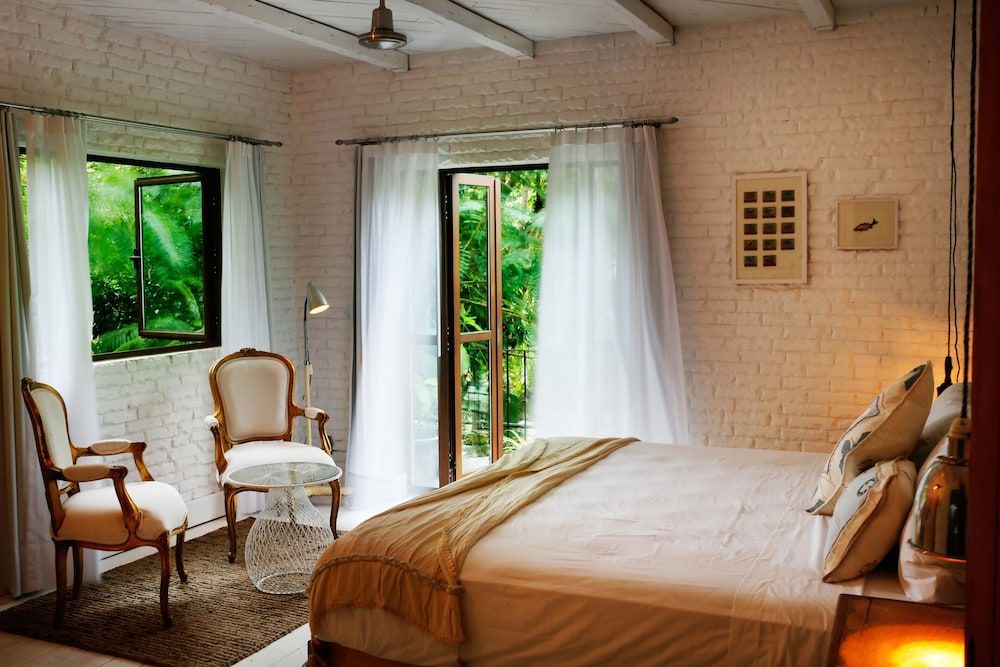Basic Room, 1 King Bed
