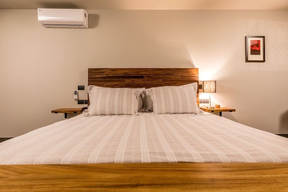 Casa Olié Deluxe Room, 1 King Bed, City View 4