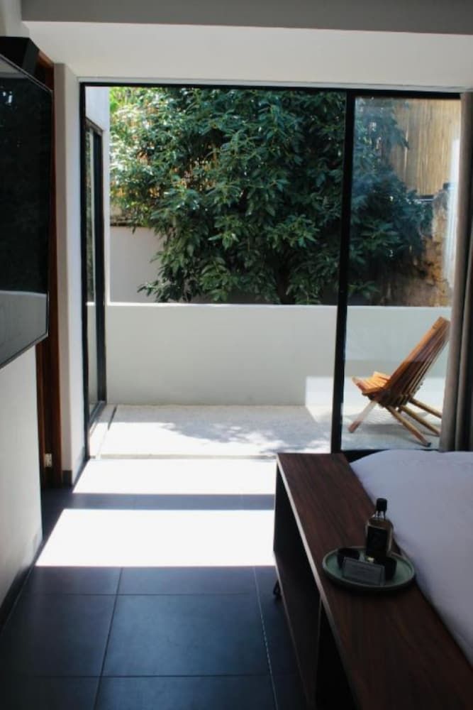 Casa Olié Deluxe Studio, 1 King Bed, Bathtub 7