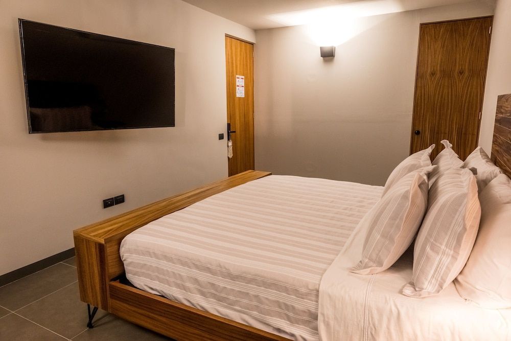 Casa Olié Deluxe Room, 1 King Bed, City View 8