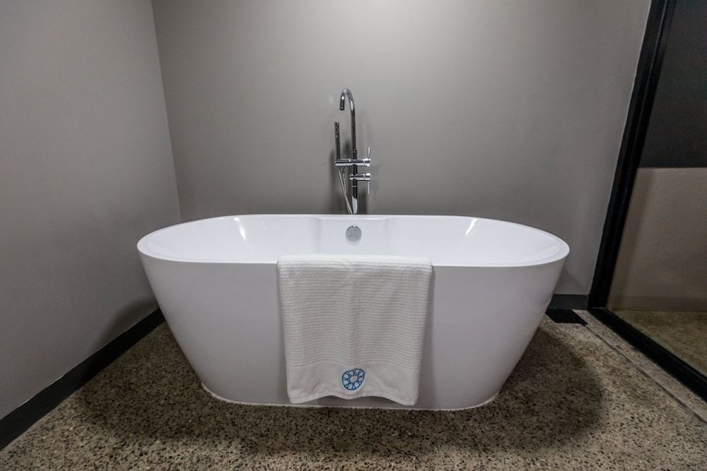 Casa Olié Deluxe Studio, 1 King Bed, Bathtub 8