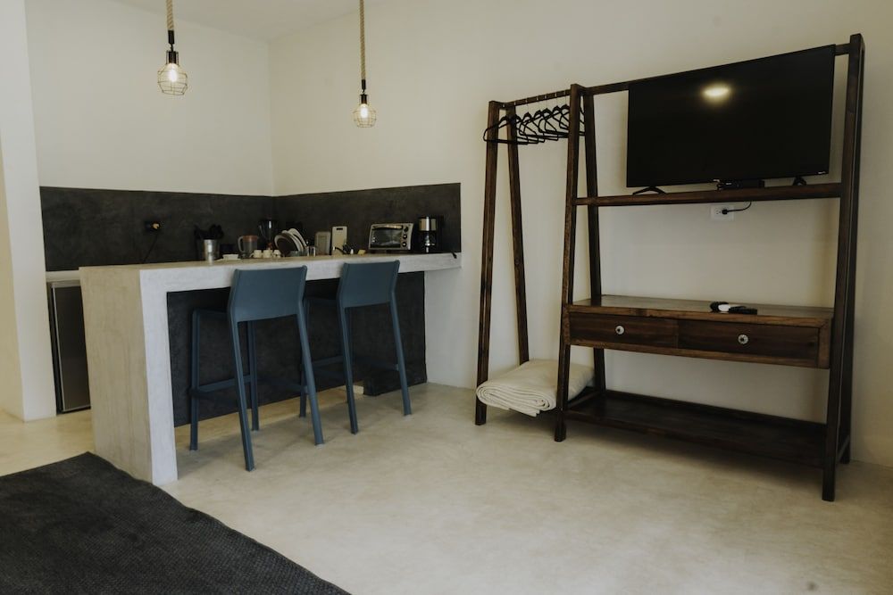 Hotel Aurora Deluxe Studio Suite 4