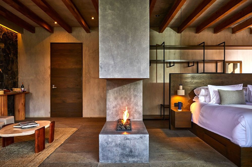 Fishers House Hotel Avándaro Hammock Suite with king bed and fireplace 2