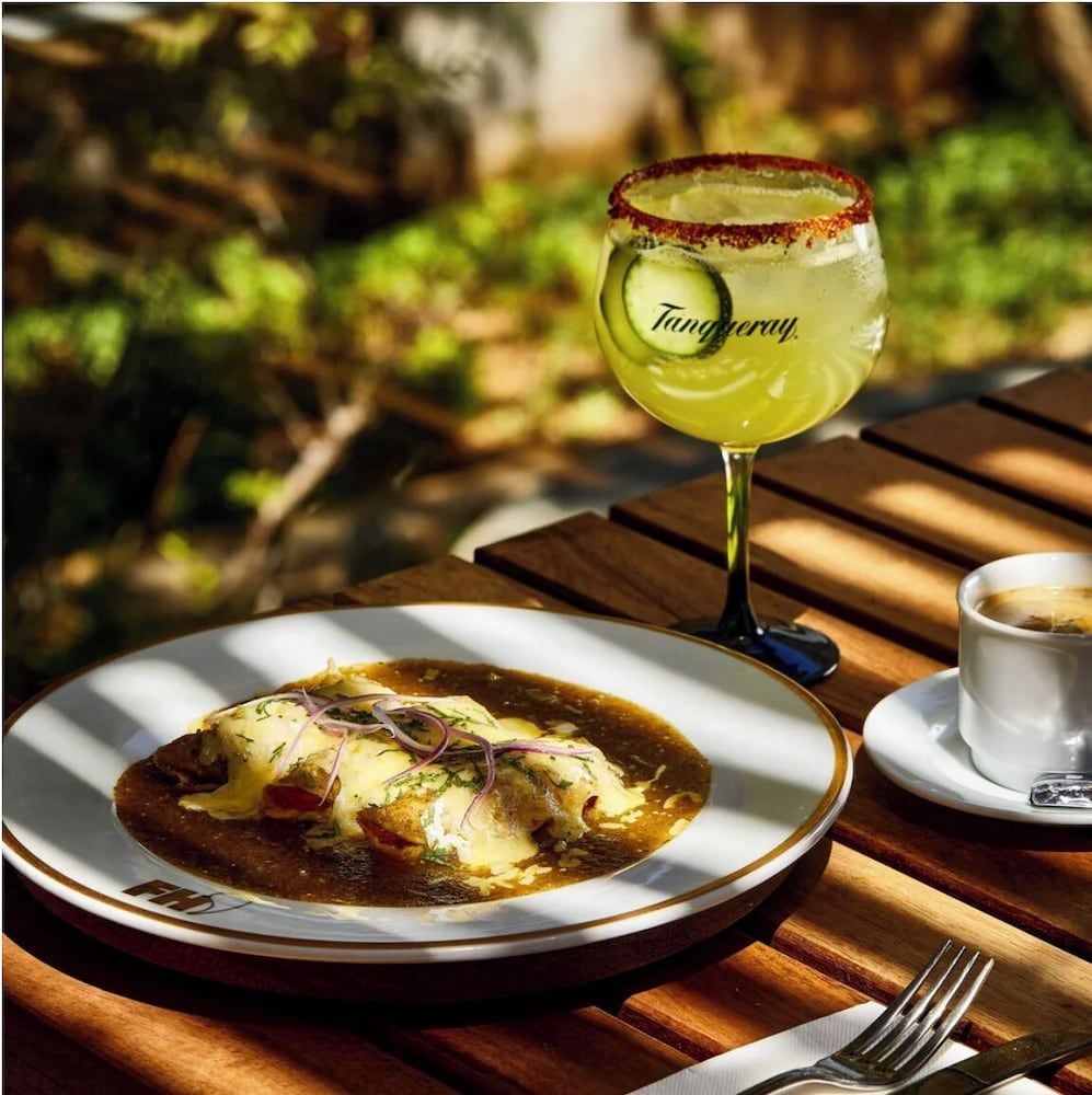 Fishers House Hotel Avándaro Hammock Suite with king bed and fireplace 6