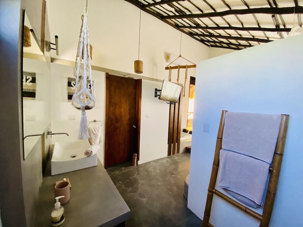 Hotel Luna de Plata Honeymoon Room 6