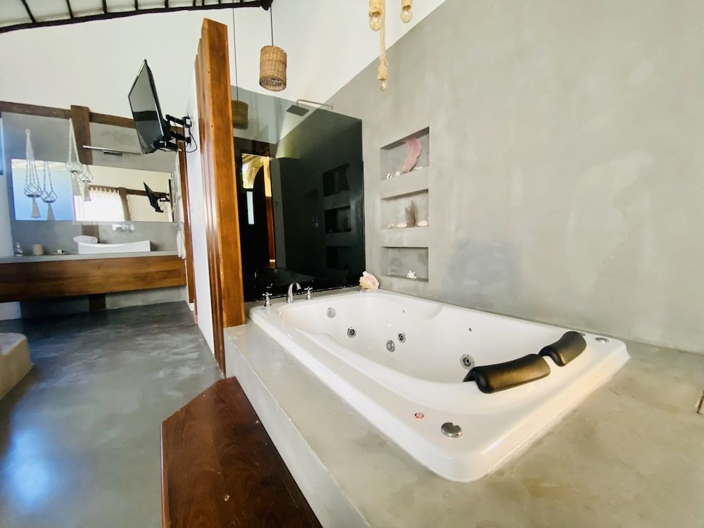 Hotel Luna de Plata Honeymoon Room 5