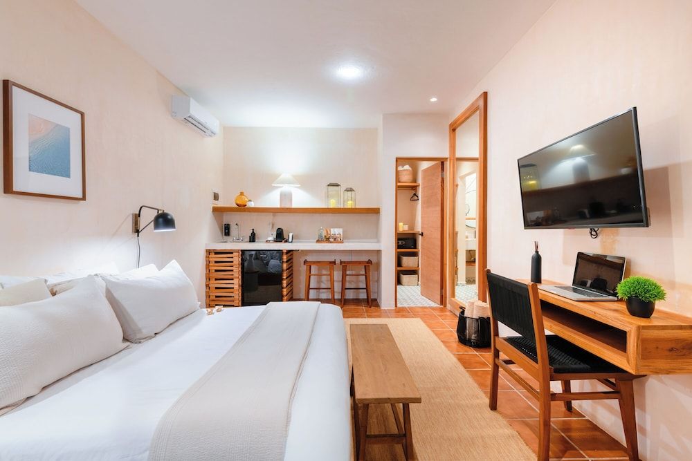 Malish Hotel & Spa Luxury Edition Deluxe Room, 1 Queen Bed, Balcony 2