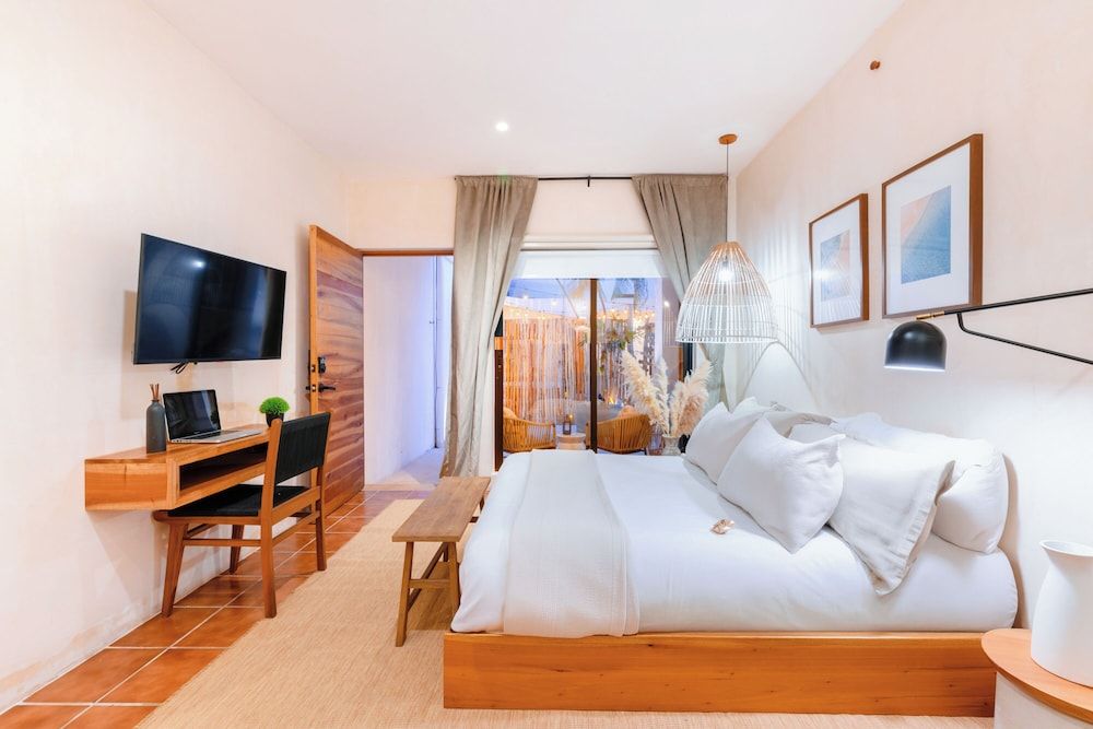 Malish Hotel & Spa Luxury Edition Deluxe Room, 1 Queen Bed, Balcony 4