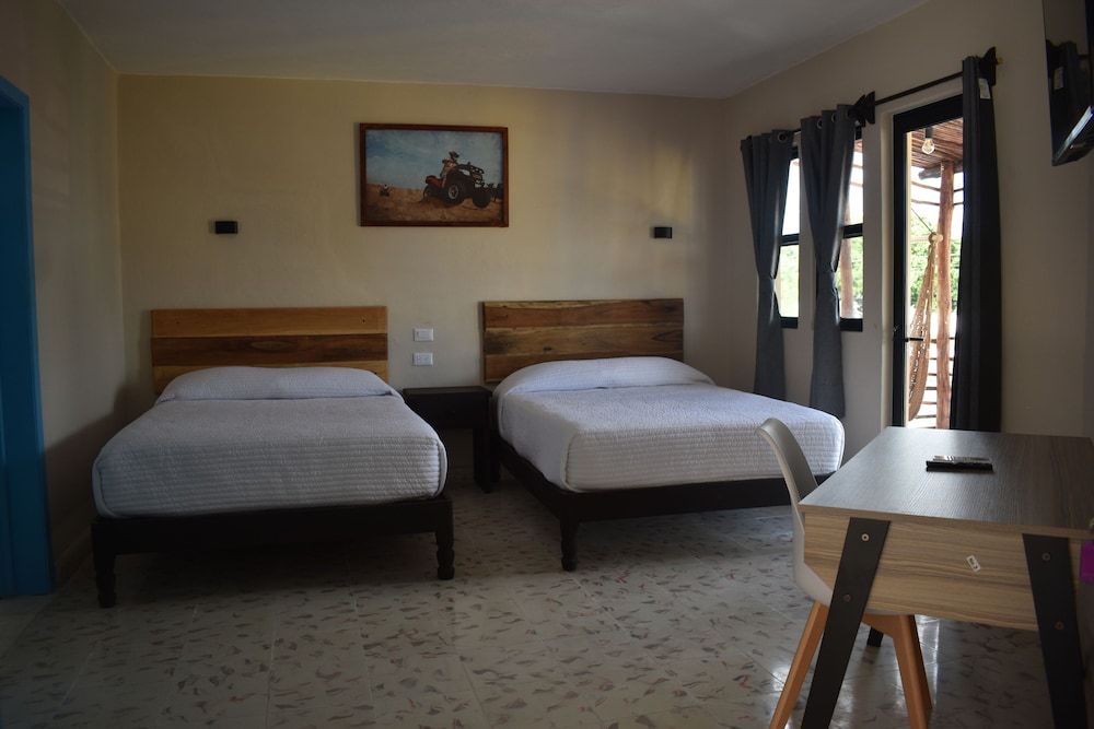 Luna Azul by Uvas Business Room 3