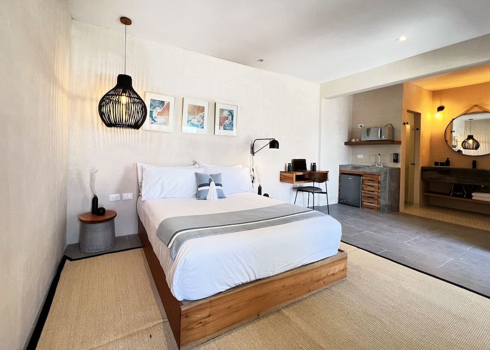 Deluxe Double Room, 1 Queen Bed, Courtyard View