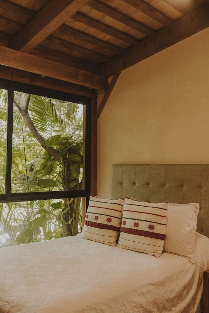 Las Haditas Design Room, 2 Double Beds, River View 2