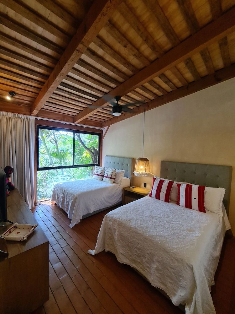 Las Haditas Design Room, 2 Double Beds, River View 3