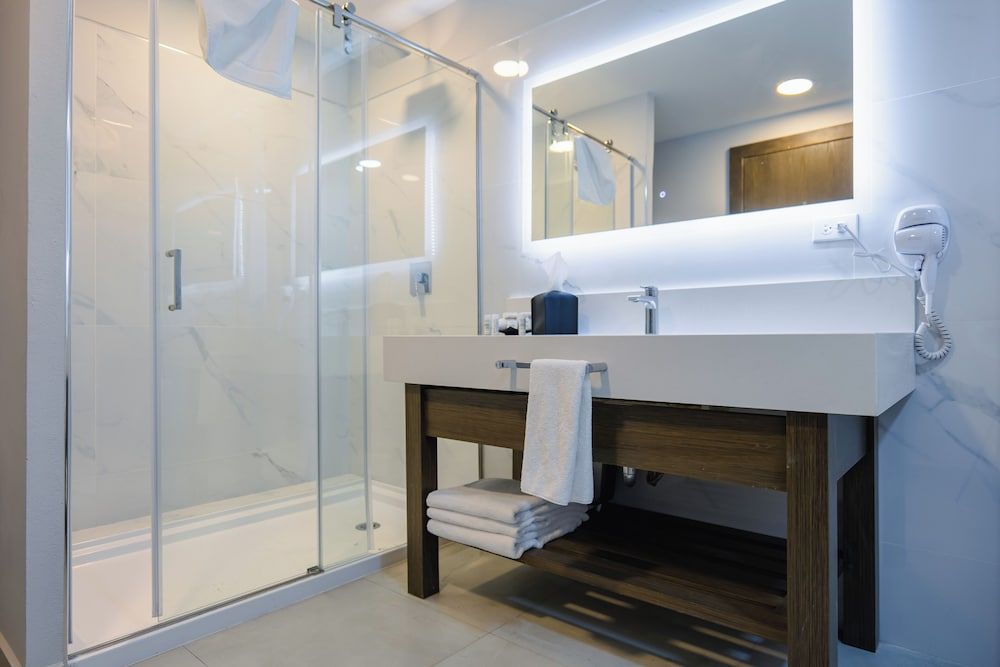 Esplendor by Wyndham Los Mochis Country Place Superior Room, 1 King Bed, Non Smoking 4