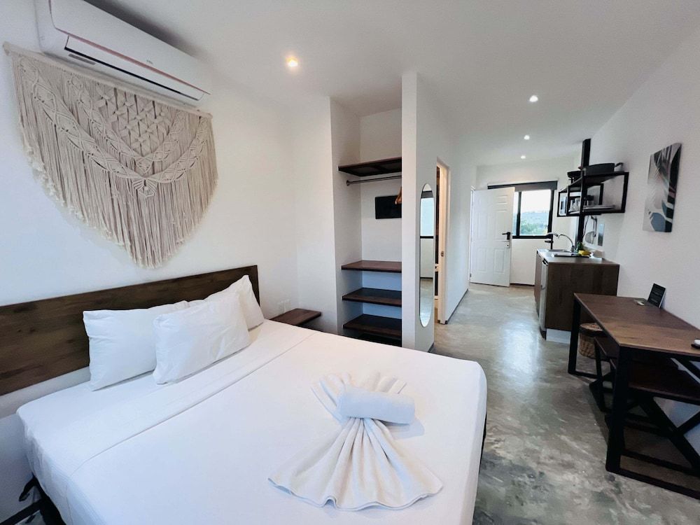 Coco Live Suites City Room 5