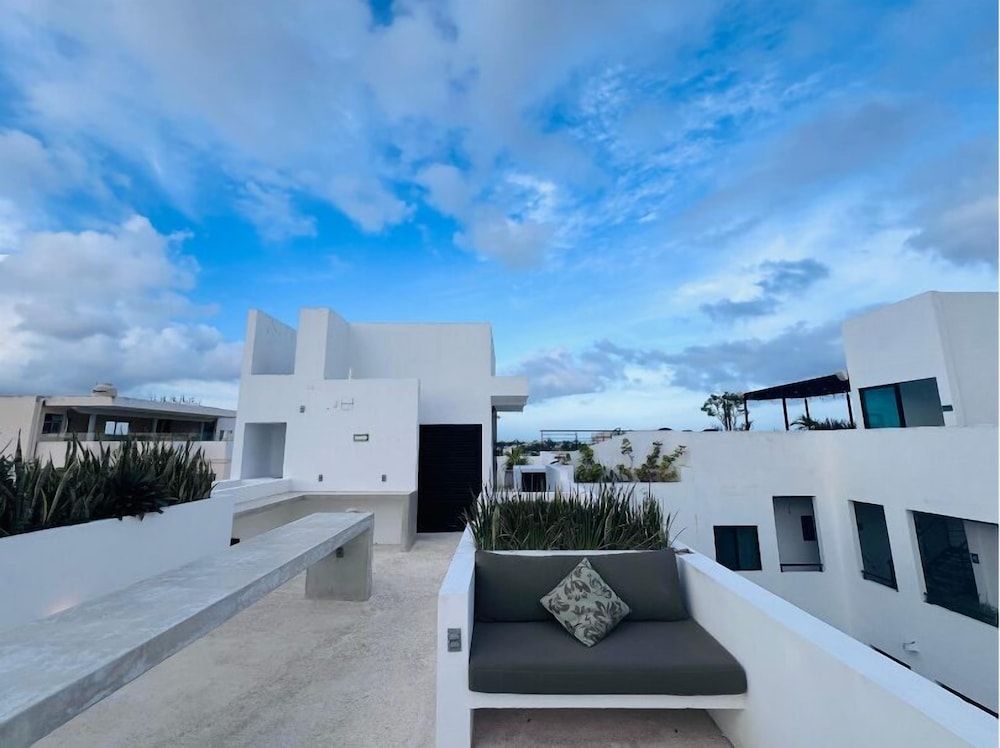 Coco Live Suites City Room 10