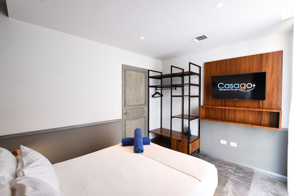 Centric condo by Casago Deluxe Apartment 2