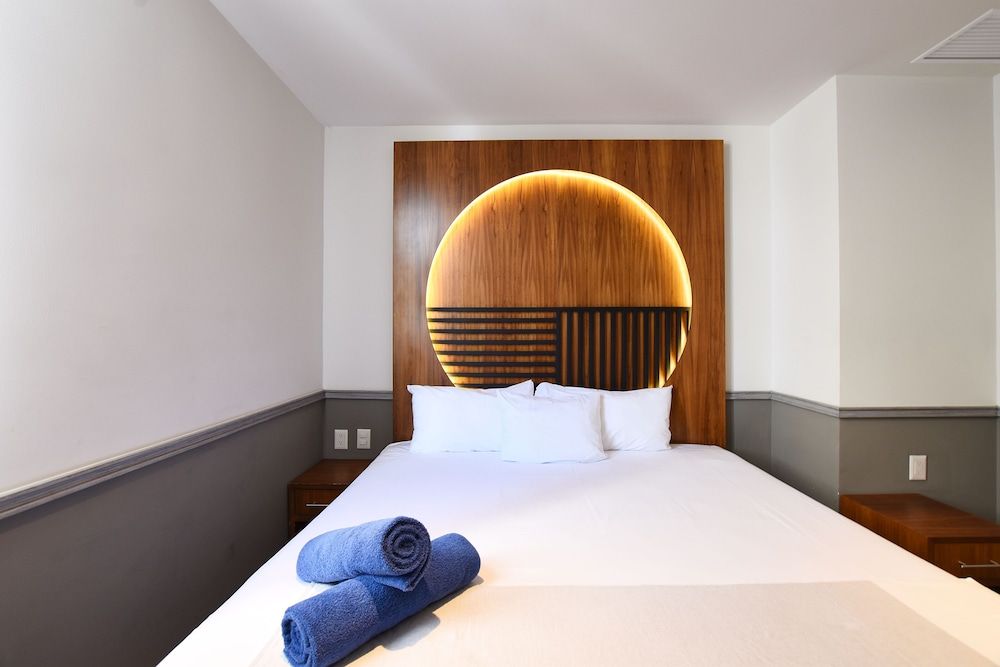 Centric condo by Casago Deluxe Apartment 6