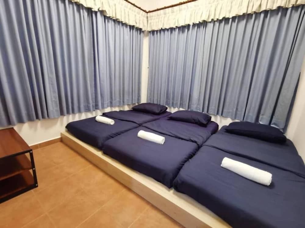 Seremban Grande Villa by uBook Deluxe Villa, 4 Bedrooms 4