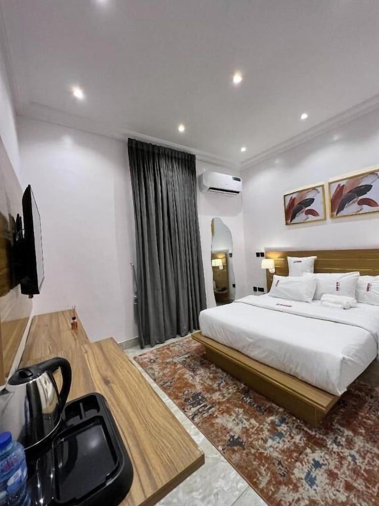 Die Reise by Splane Basic Room 4