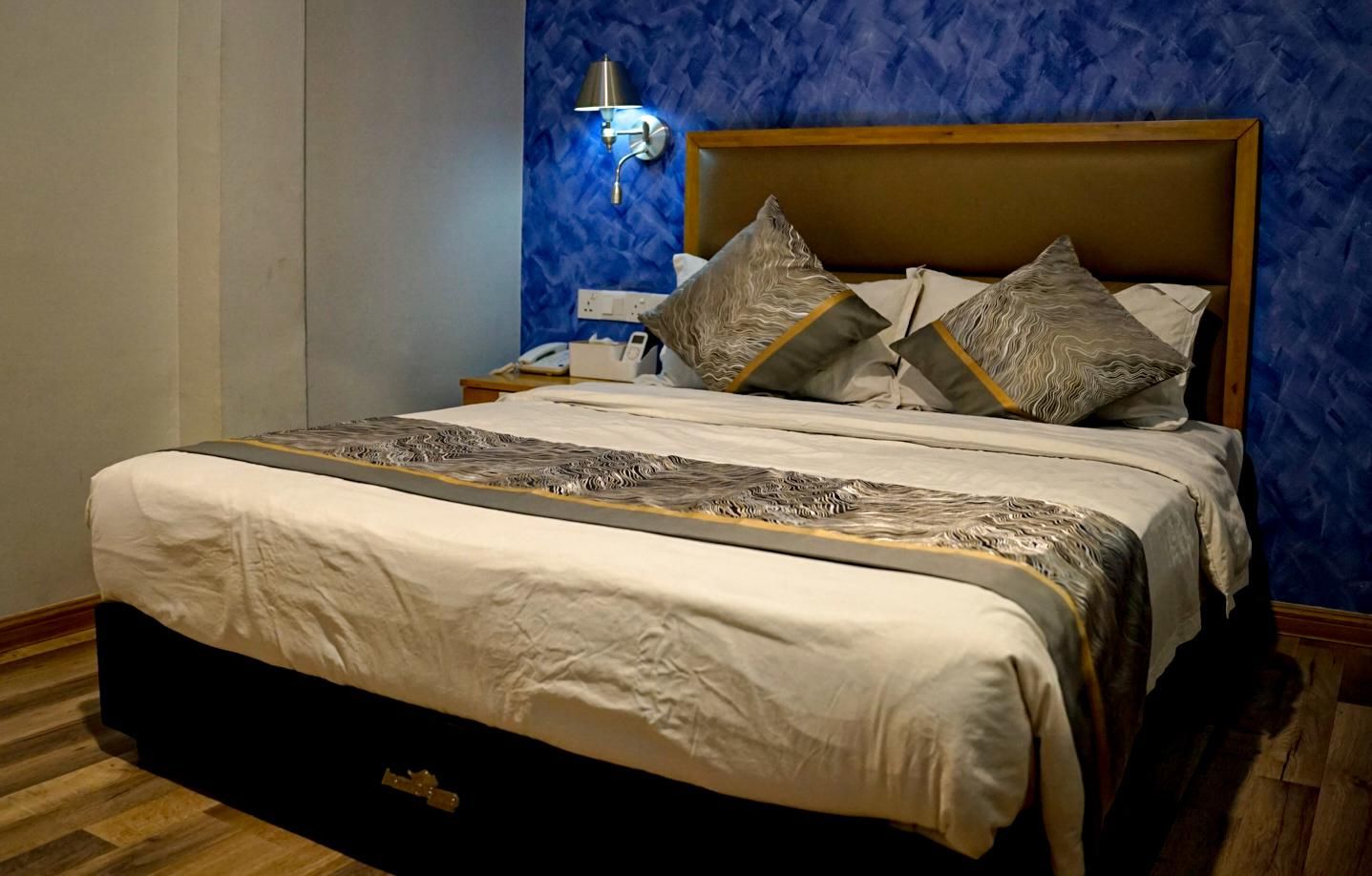 Standard Queen Room