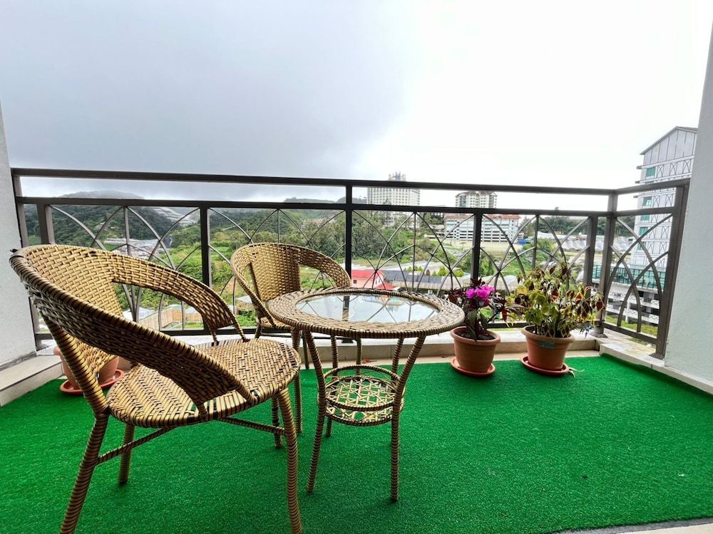 Luxury Apartment, Mountain View
