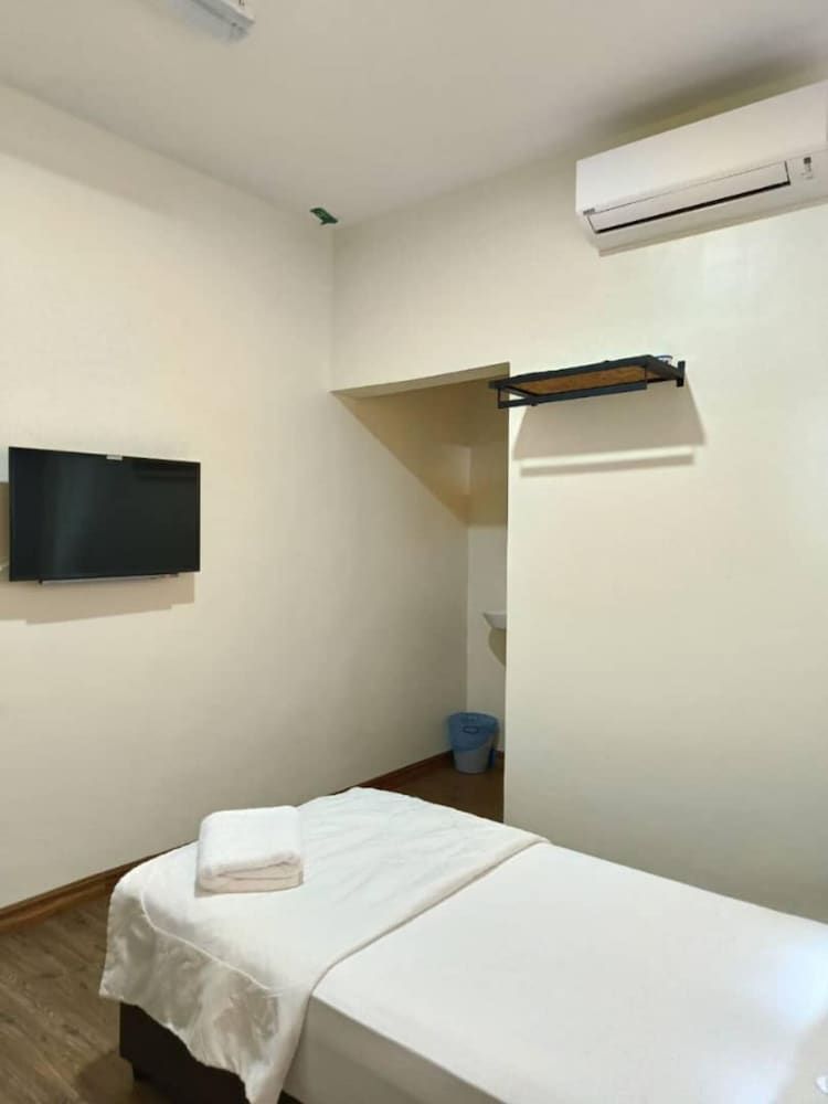 Hotel Bestari Deluxe Single Room 3
