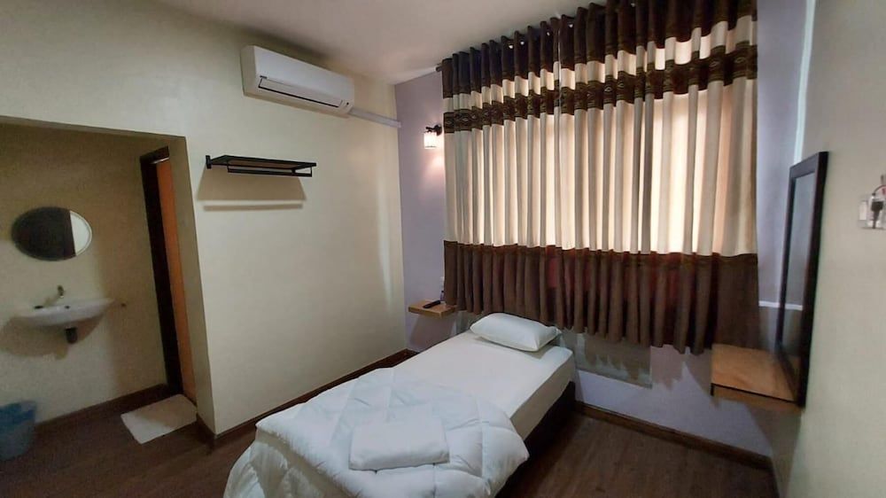 Hotel Bestari Deluxe Single Room 2