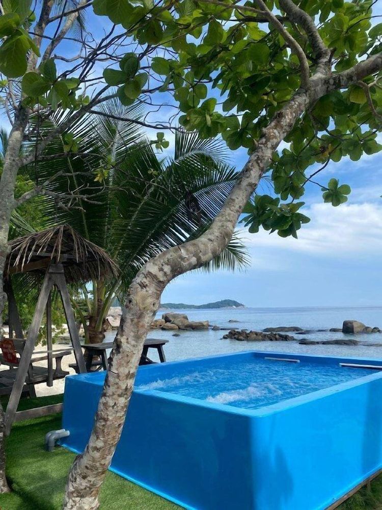 Perhentian Island Coralview Resort Luxury Triple Room 12