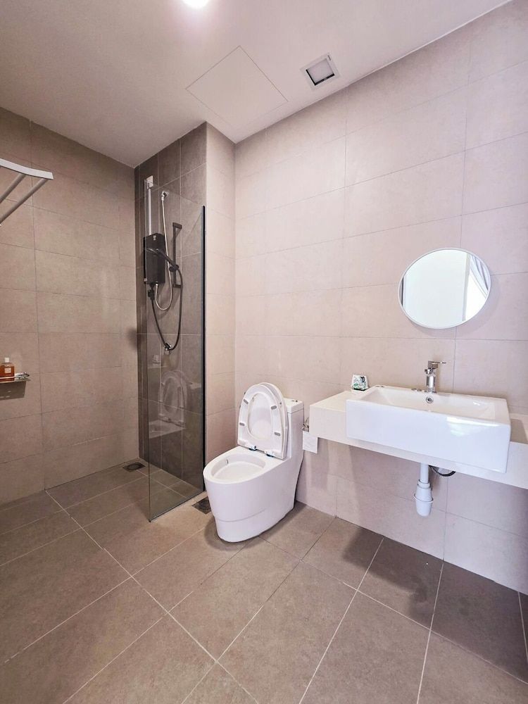 Damansara Seresta Family Apartment, City View 14