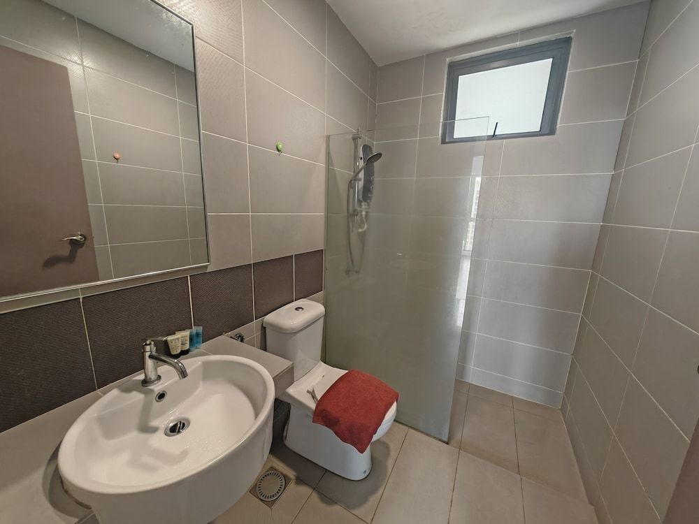 Amerin Suites Kuala Lumpur by VP Deluxe Apartment, 3 Bedrooms, Balcony, City View 9