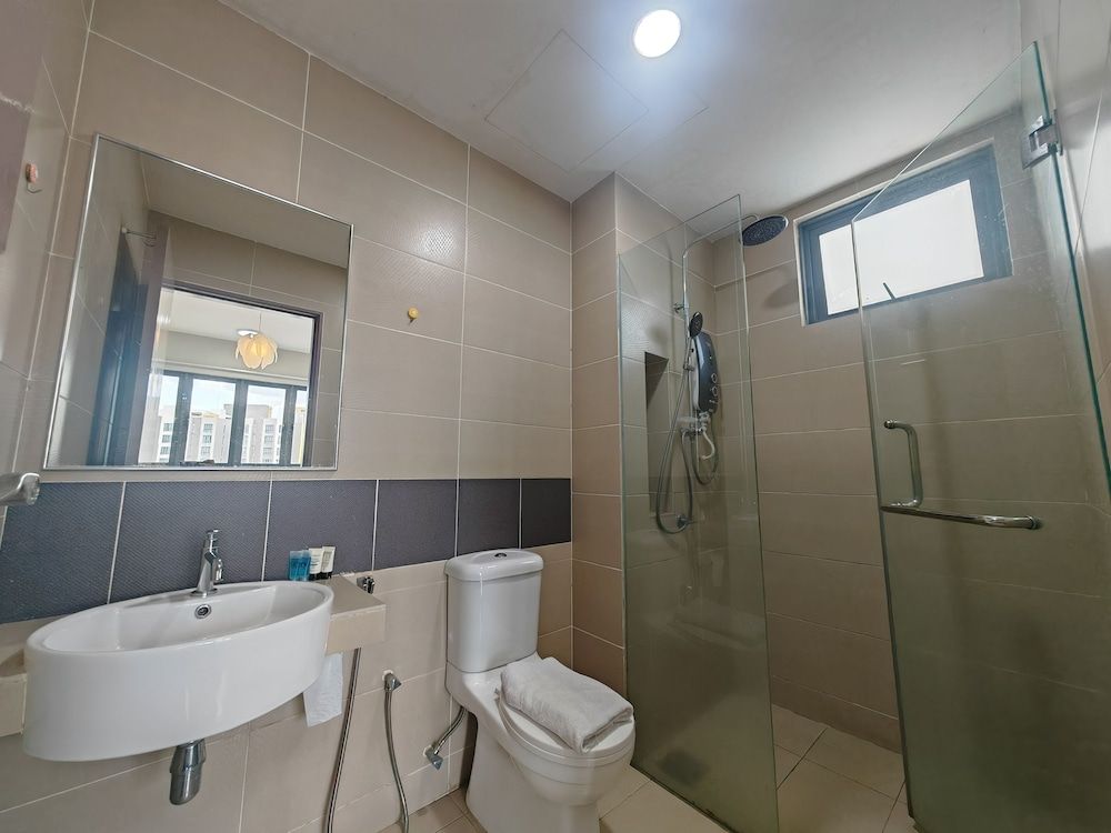 Amerin Suites Kuala Lumpur by VP Deluxe Apartment, 3 Bedrooms, Balcony, City View 8