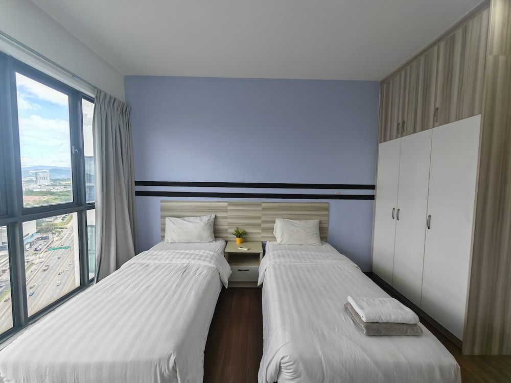 Amerin Suites Kuala Lumpur by VP Deluxe Apartment, 3 Bedrooms, Balcony, City View 4