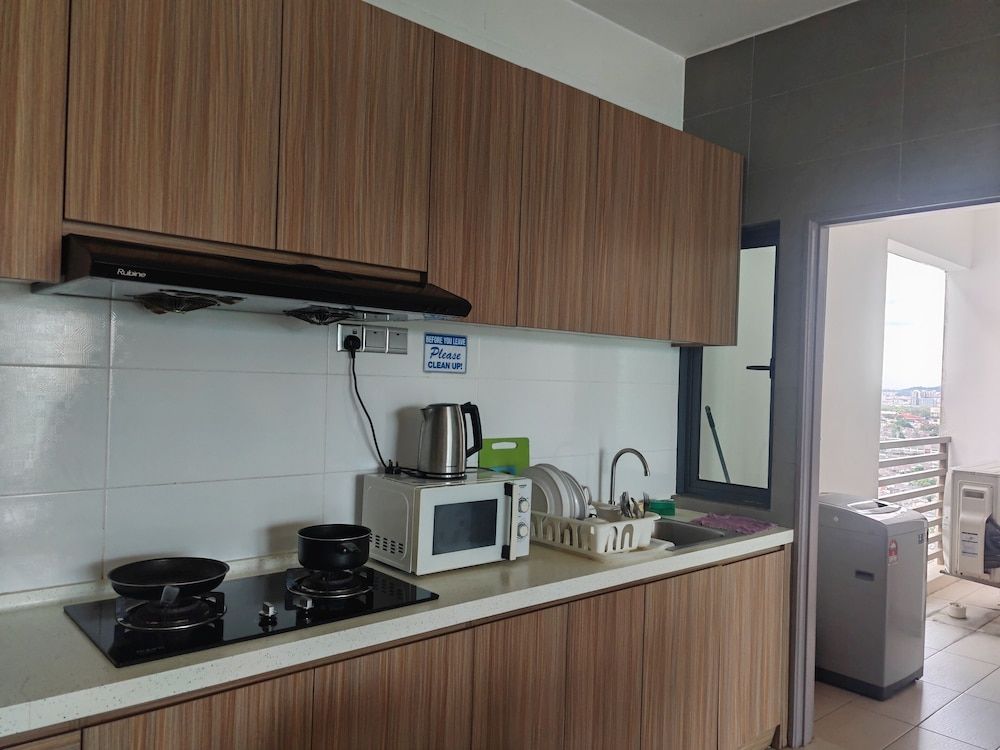 Amerin Suites Kuala Lumpur by VP Deluxe Apartment, 3 Bedrooms, Balcony, City View 12