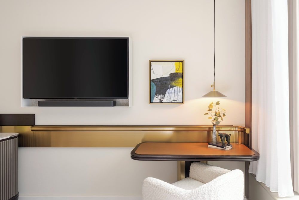 Kimpton Naluria Kuala Lumpur by IHG Room, 1 King Bed, City View (Essential) 4