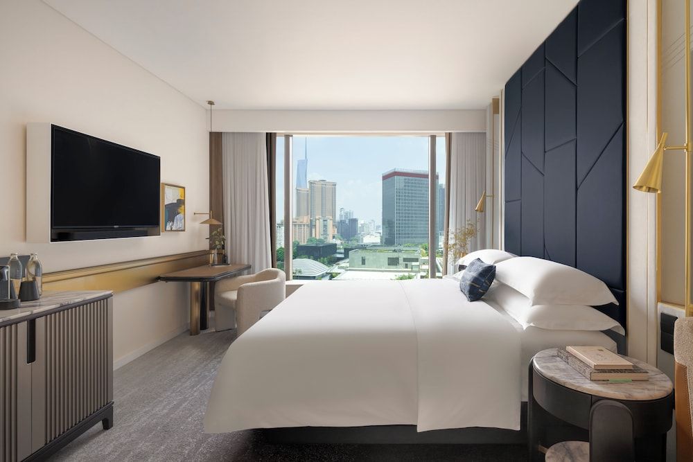Kimpton Naluria Kuala Lumpur by IHG Room, 1 King Bed, City View (Essential) 2