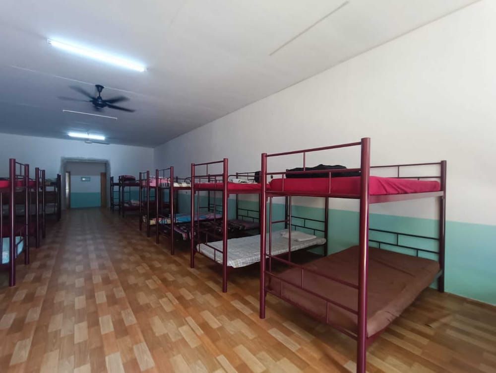 Shared Dormitory, Men only