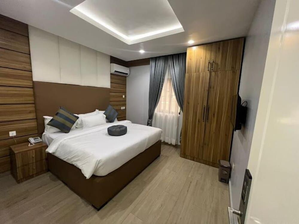 Clevero Hotel Family Room, Balcony, City View 4