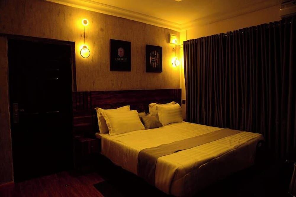 Clevero Hotel Family Room, Balcony, City View 9