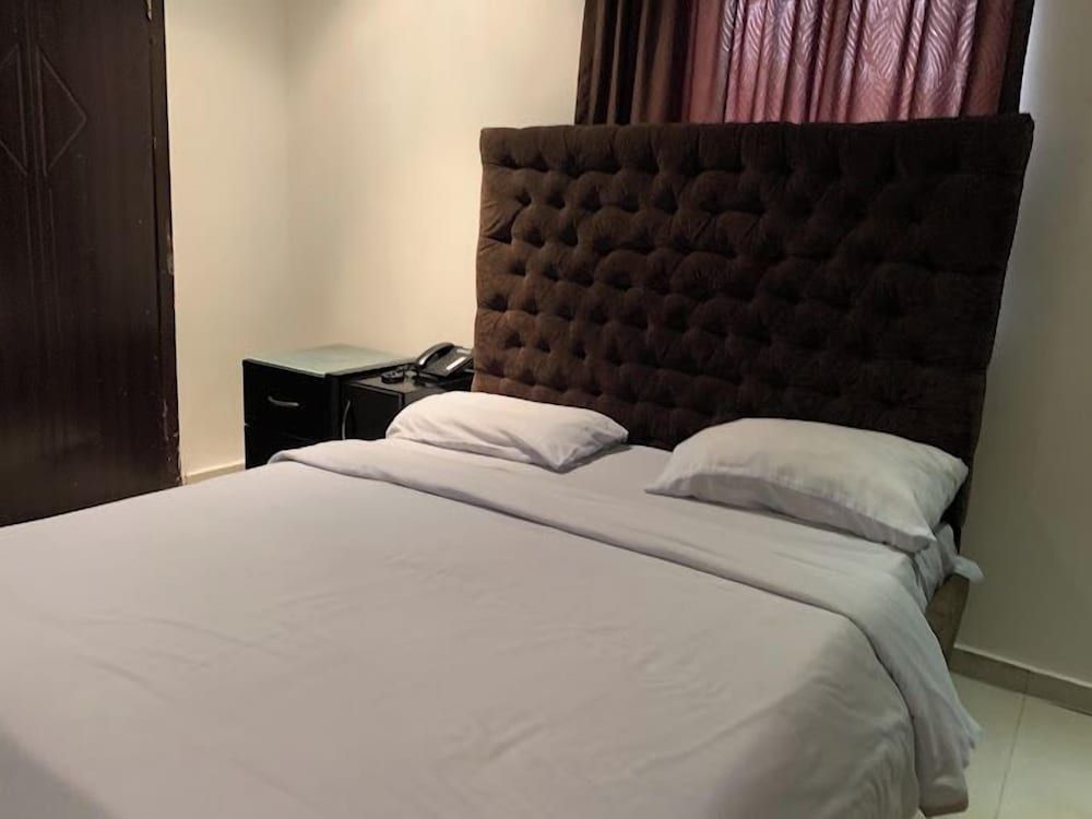 New Haven Hotel Deluxe Room, Balcony, City View 4