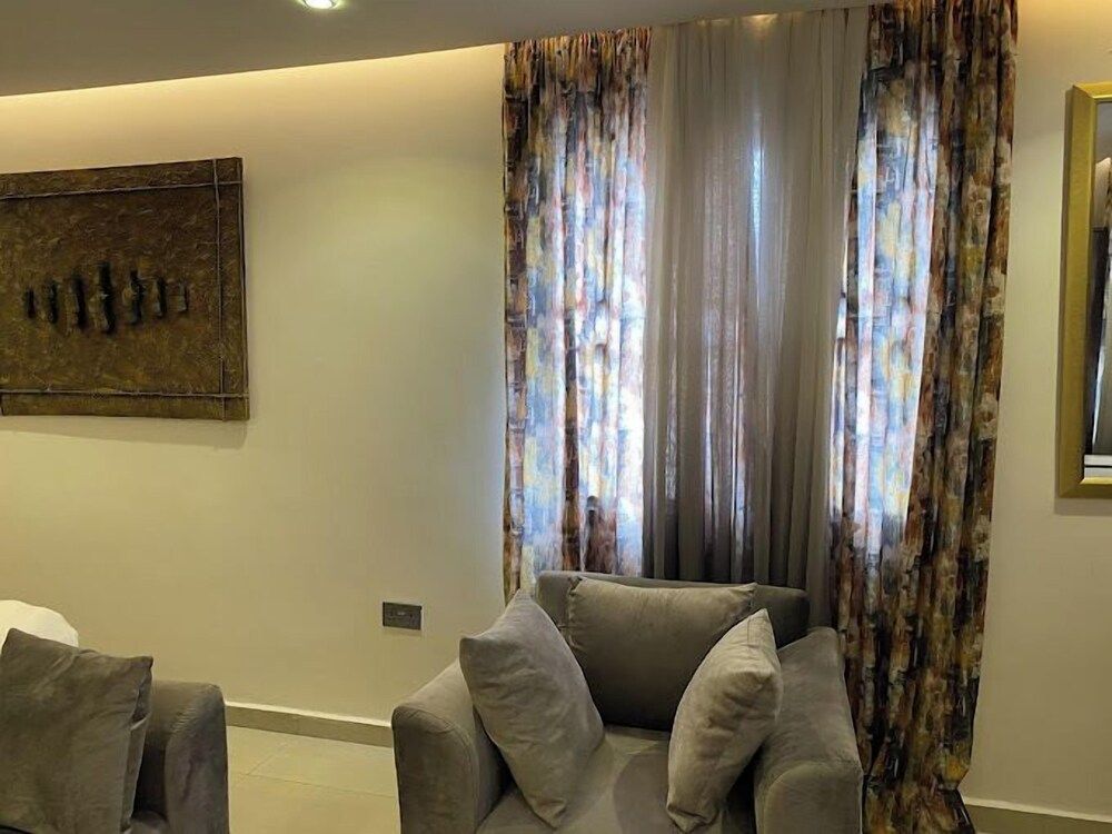 New Haven Hotel Deluxe Room, Balcony, City View 3