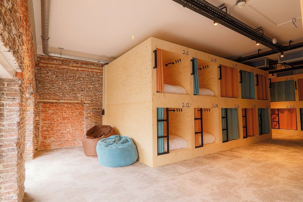 PJs Hostel Single Cocoon 8